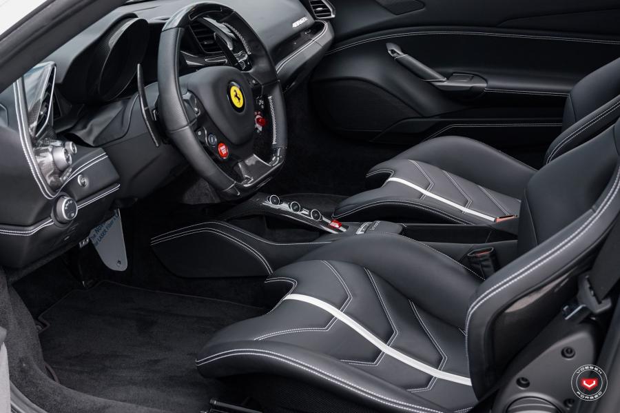 Интерьер Ferrari 488 GTB on Vossen Wheels (S21-01) 2019 года  (фото 35 из 52)